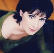 Solista Enya împlineşte 53 de ani  