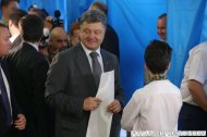 Petro Poroshenko a câştigat alegerile prezidenţiale din Ucraina din primul tur, potrivit sondajelor