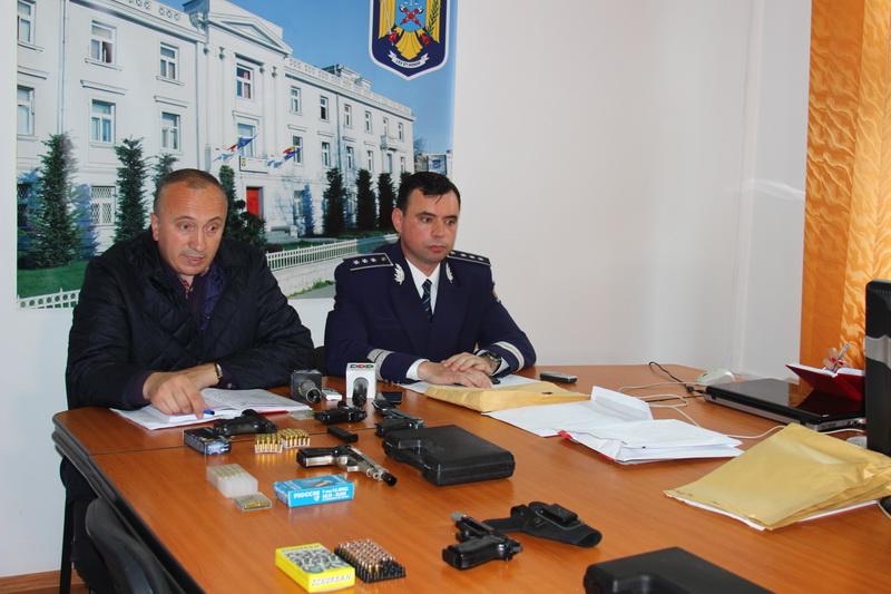 arme cumparate la liber din bulgaria detinute ilegal in romania 22 de constanteni s au trezit cu armele