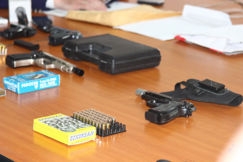 arme cumparate la liber din bulgaria detinute ilegal in romania 22 de constanteni s au trezit cu armele