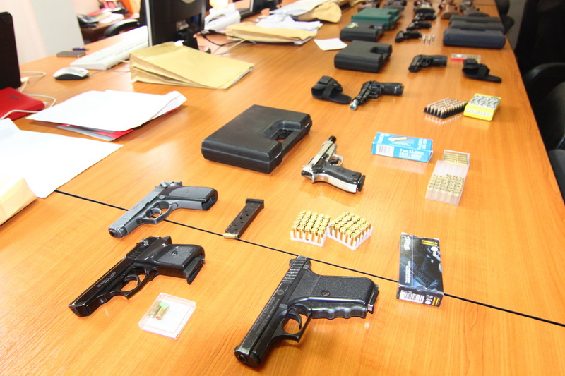 arme cumparate la liber din bulgaria detinute ilegal in romania 22 de constanteni s au trezit cu armele