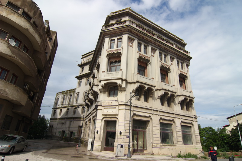 refacerea cladirii a fost tergiversata din cauza contestarii licitatiilor isarescu anunta redeschiderea