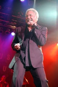 Ştiaţi că...? Tom Jones împlineşte 74 de ani