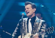 Ştiaţi că...? Astăzi, Chris Isaak, interpretul cunoscutei melodii „Wicked Game”, îşi sărbătoreşte ziua de naştere (video)