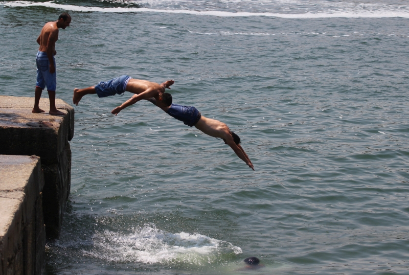 fotoreportaj distractie de vacanta pe digul din portul tomis 502245 fotoreportaj distractie de vacanta pe digul din portul tomis 502245