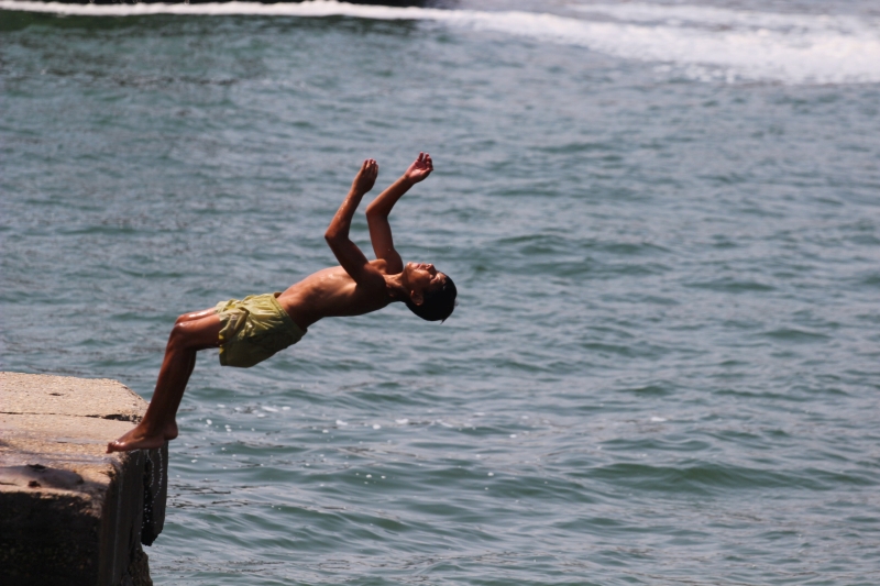 fotoreportaj distractie de vacanta pe digul din portul tomis 502245 fotoreportaj distractie de vacanta pe digul din portul tomis 502245