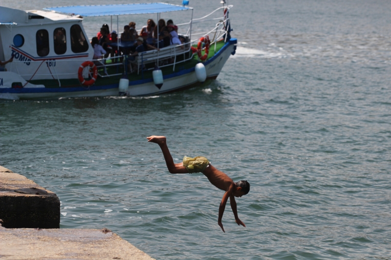 fotoreportaj distractie de vacanta pe digul din portul tomis 502245 fotoreportaj distractie de vacanta pe digul din portul tomis 502245