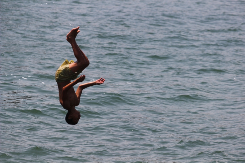 fotoreportaj distractie de vacanta pe digul din portul tomis 502245 fotoreportaj distractie de vacanta pe digul din portul tomis 502245