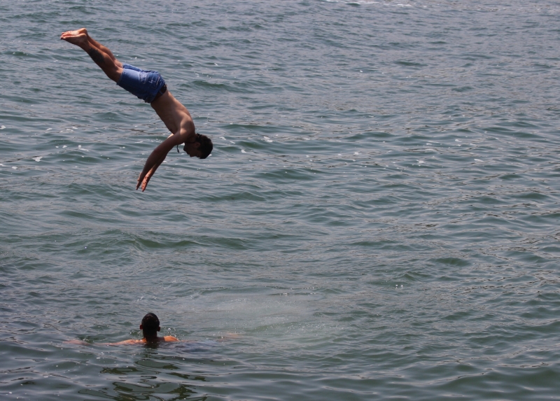 fotoreportaj distractie de vacanta pe digul din portul tomis 502245 fotoreportaj distractie de vacanta pe digul din portul tomis 502245