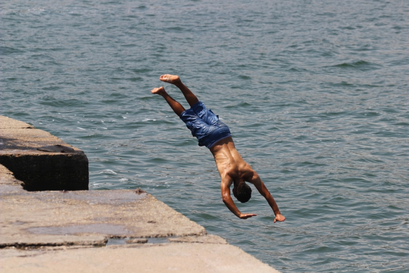 fotoreportaj distractie de vacanta pe digul din portul tomis 502245 fotoreportaj distractie de vacanta pe digul din portul tomis 502245