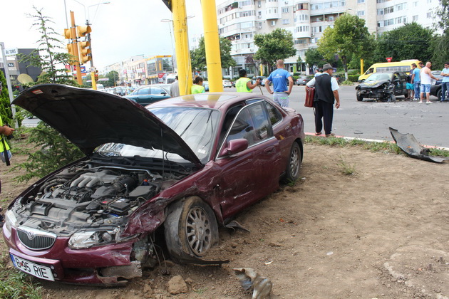 s a urcat beat la volan si a izbit masina unei firme de paza un tanar bucurestean a provocat un accident s a urcat beat la volan si a izbit masina unei firme de paza un tanar bucurestean a provocat un accident