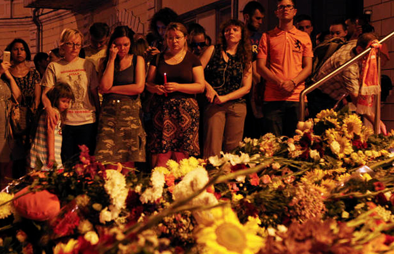 au aparut primele imagini cu rudele celor care si au pierdut viata in tragicul accident aviatic din ucraina au aparut primele imagini cu rudele celor care si au pierdut viata in tragicul accident aviatic din ucraina