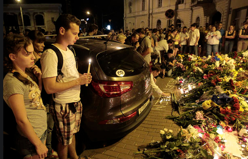 au aparut primele imagini cu rudele celor care si au pierdut viata in tragicul accident aviatic din ucraina au aparut primele imagini cu rudele celor care si au pierdut viata in tragicul accident aviatic din ucraina