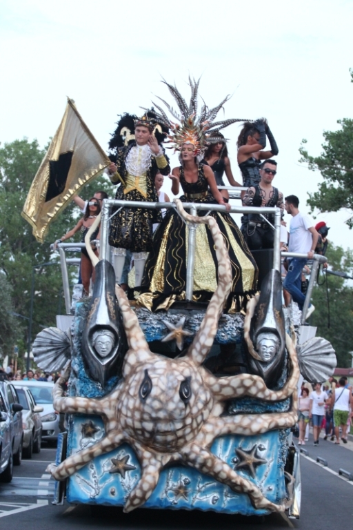 fotoreportaj show incendiar explozie de culoare si dansuri pe carele alegorice la carnavalul din mamaia fotoreportaj show incendiar explozie de culoare si dansuri pe carele alegorice la carnavalul din mamaia