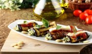 ecuisine.ro Rulouri de vinete cu branza aromata