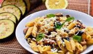 ecuisine.ro  Salata de paste cu ton, vinete si menta 