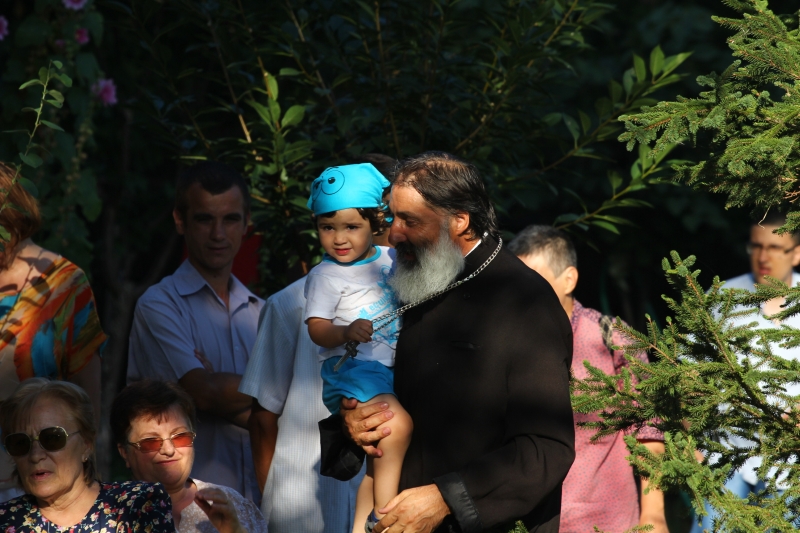 fotoreportaj enoriasii de la sfantul mina au sarbatorit 20 de ani de la ctitorire 505236 fotoreportaj enoriasii de la sfantul mina au sarbatorit 20 de ani de la ctitorire 505236