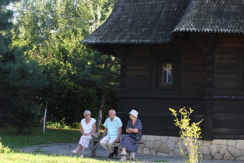fotoreportaj enoriasii de la sfantul mina au sarbatorit 20 de ani de la ctitorire 505236 fotoreportaj enoriasii de la sfantul mina au sarbatorit 20 de ani de la ctitorire 505236
