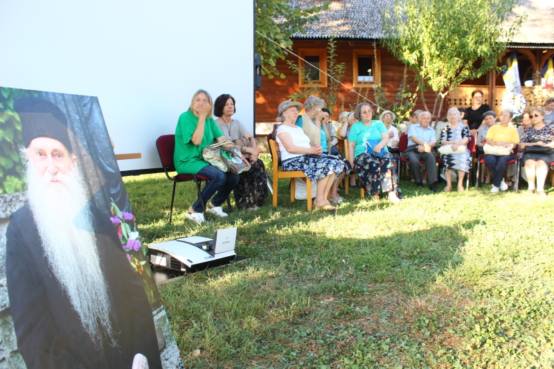fotoreportaj enoriasii de la sfantul mina au sarbatorit 20 de ani de la ctitorire 505236 fotoreportaj enoriasii de la sfantul mina au sarbatorit 20 de ani de la ctitorire 505236