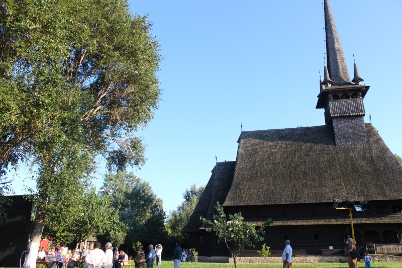 fotoreportaj enoriasii de la sfantul mina au sarbatorit 20 de ani de la ctitorire 505236 fotoreportaj enoriasii de la sfantul mina au sarbatorit 20 de ani de la ctitorire 505236