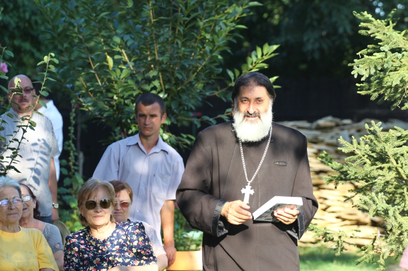 fotoreportaj enoriasii de la sfantul mina au sarbatorit 20 de ani de la ctitorire 505236 fotoreportaj enoriasii de la sfantul mina au sarbatorit 20 de ani de la ctitorire 505236