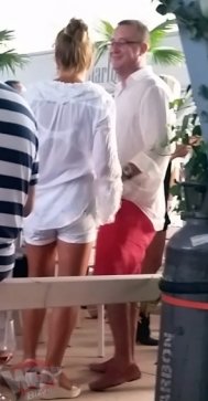 A trecut o lună de când a fost trimis în judecată Blejnar, suprins distrându-se pe o terasă de fiţe din Mamaia 