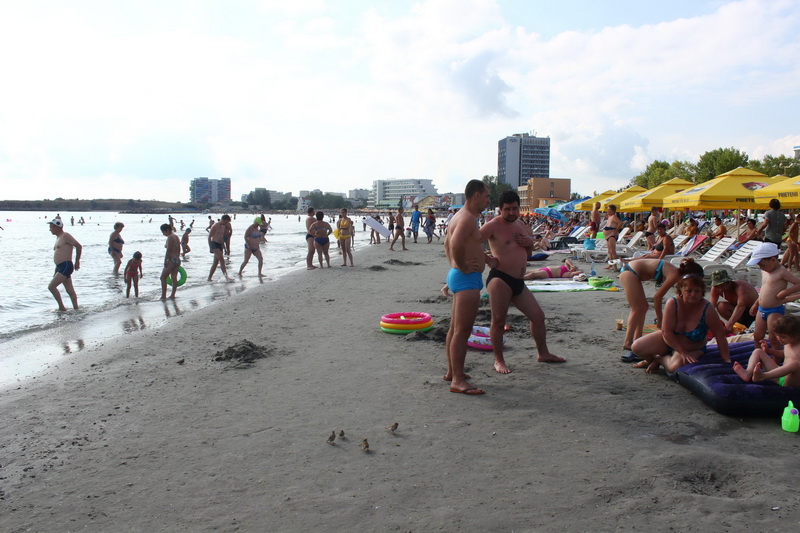 plaja inghite din mare in mamaia maree provocata de vant galerie foto 508071 plaja inghite din mare in mamaia maree provocata de vant galerie foto 508071