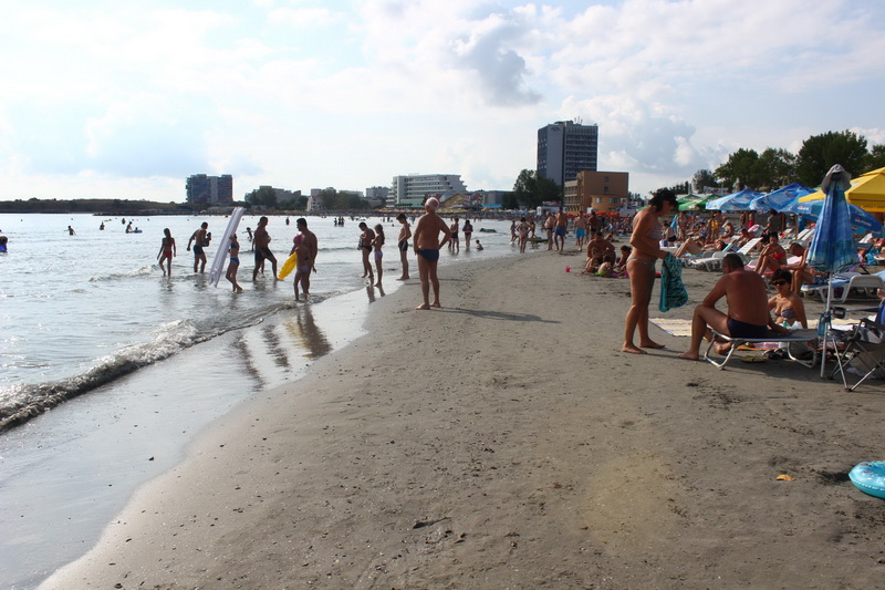 plaja inghite din mare in mamaia maree provocata de vant galerie foto 508071 plaja inghite din mare in mamaia maree provocata de vant galerie foto 508071