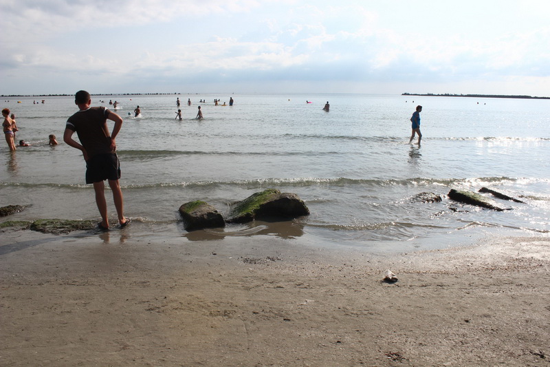 plaja inghite din mare in mamaia maree provocata de vant galerie foto 508071 plaja inghite din mare in mamaia maree provocata de vant galerie foto 508071