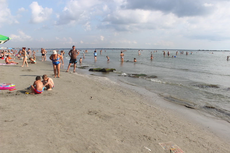 plaja inghite din mare in mamaia maree provocata de vant galerie foto 508071 plaja inghite din mare in mamaia maree provocata de vant galerie foto 508071