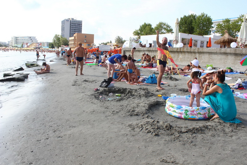 plaja inghite din mare in mamaia maree provocata de vant galerie foto 508071 plaja inghite din mare in mamaia maree provocata de vant galerie foto 508071