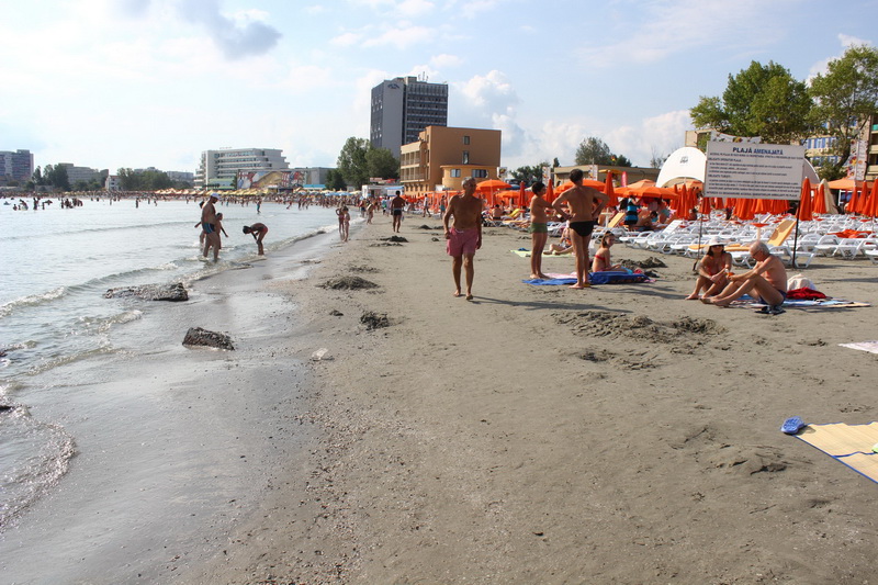 plaja inghite din mare in mamaia maree provocata de vant galerie foto 508071 plaja inghite din mare in mamaia maree provocata de vant galerie foto 508071