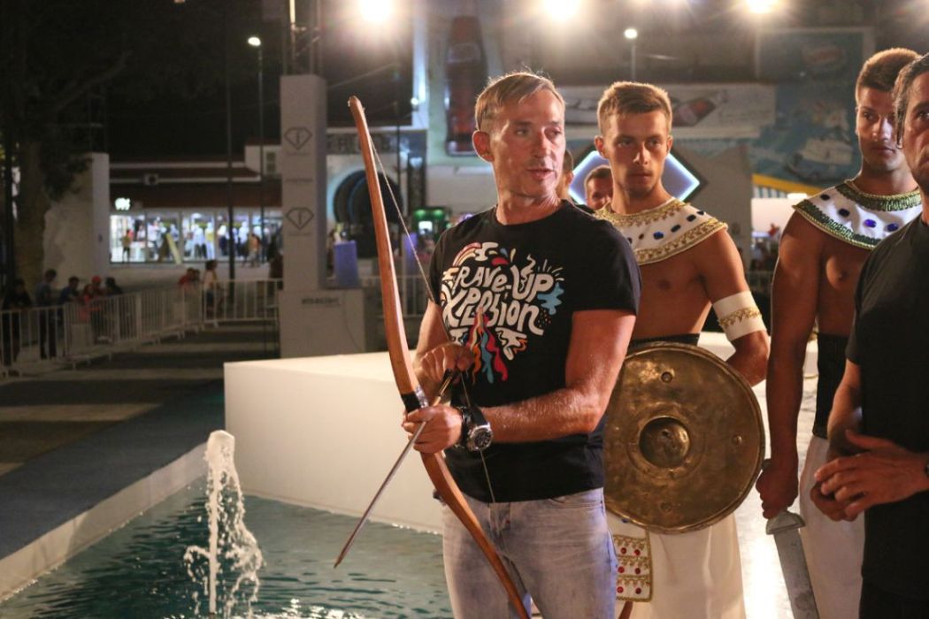 carnavalul de la mamaia continua primarul radu mazare si cabral pe scena din piata cazino galerie foto carnavalul de la mamaia continua primarul radu mazare si cabral pe scena din piata cazino galerie foto