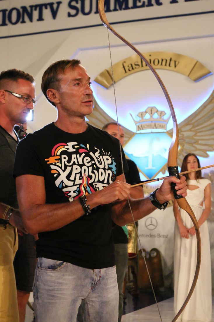 carnavalul de la mamaia continua primarul radu mazare si cabral pe scena din piata cazino galerie foto carnavalul de la mamaia continua primarul radu mazare si cabral pe scena din piata cazino galerie foto