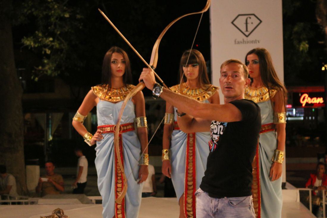 carnavalul de la mamaia continua primarul radu mazare si cabral pe scena din piata cazino galerie foto carnavalul de la mamaia continua primarul radu mazare si cabral pe scena din piata cazino galerie foto