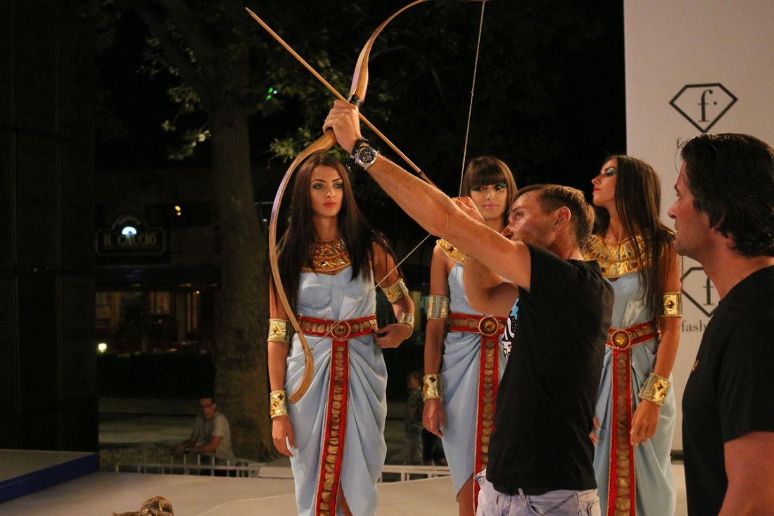 carnavalul de la mamaia continua primarul radu mazare si cabral pe scena din piata cazino galerie foto carnavalul de la mamaia continua primarul radu mazare si cabral pe scena din piata cazino galerie foto