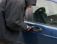 Maşină spartă pe strada Flămânda! Poliţiştii au deschis dosar penal 