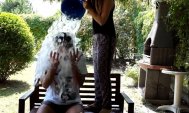 Ice Bucket Challenge cu iubita Adela Popescu i-a turnat apă în cap lui Radu Vâlcan (video) 