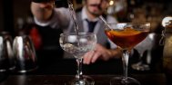 Un hotelier din Mamaia a sesizat Poliţia. Află ce îi făcea barmanul  