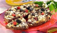 Ecuisine.ro  Prăjitură rapidă cu fructe de pădure