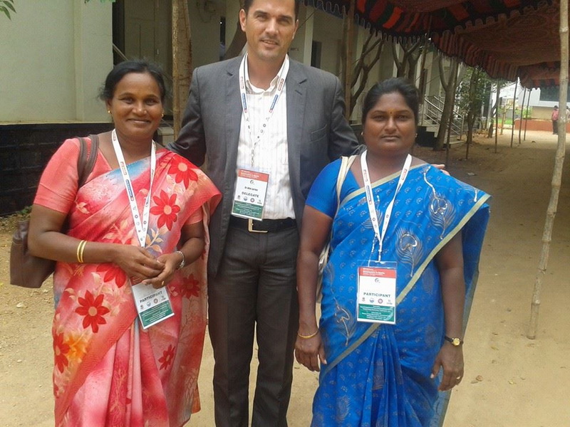 intampinat cu flori si in sunet de tobe antrenorul alin larion a primit in india binecuvantarea unui intampinat cu flori si in sunet de tobe antrenorul alin larion a primit in india binecuvantarea unui