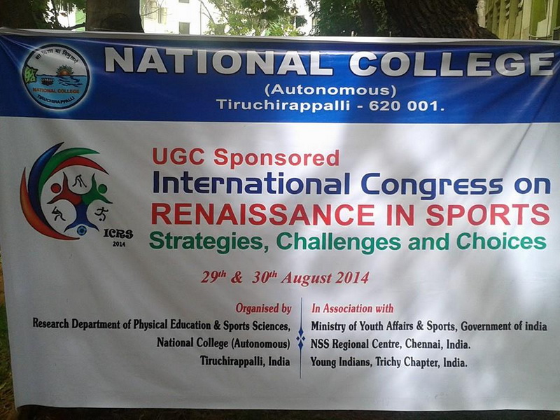 intampinat cu flori si in sunet de tobe antrenorul alin larion a primit in india binecuvantarea unui intampinat cu flori si in sunet de tobe antrenorul alin larion a primit in india binecuvantarea unui