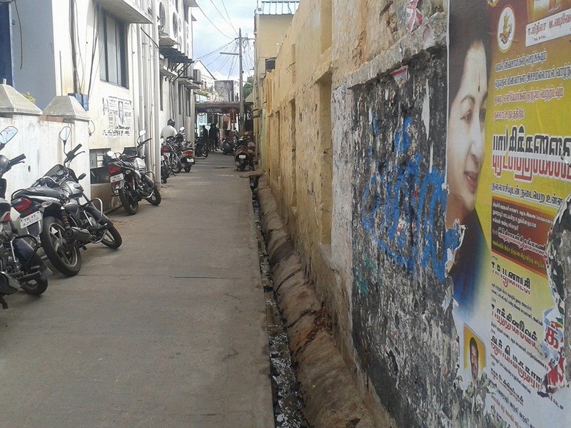 intampinat cu flori si in sunet de tobe antrenorul alin larion a primit in india binecuvantarea unui intampinat cu flori si in sunet de tobe antrenorul alin larion a primit in india binecuvantarea unui