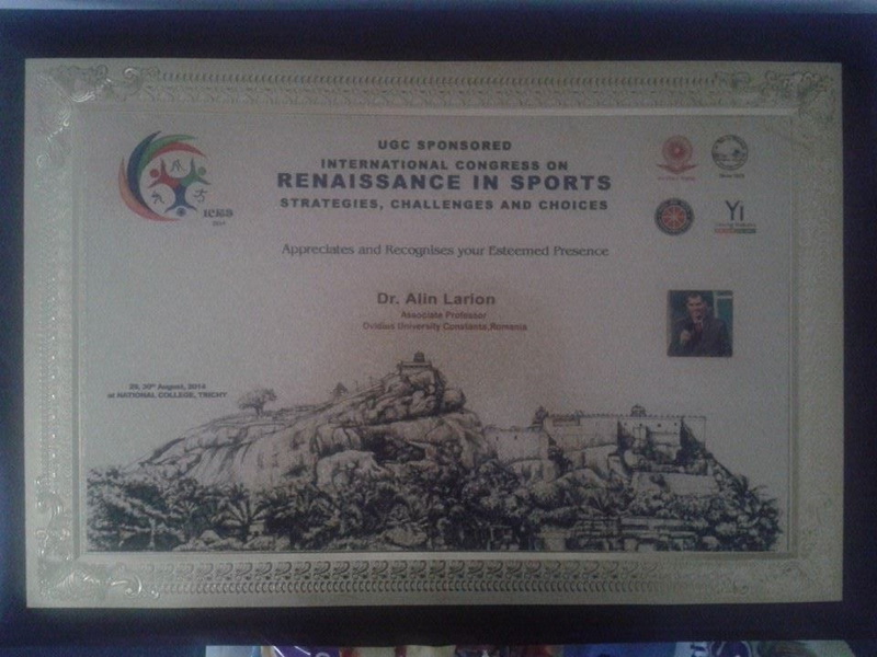 intampinat cu flori si in sunet de tobe antrenorul alin larion a primit in india binecuvantarea unui intampinat cu flori si in sunet de tobe antrenorul alin larion a primit in india binecuvantarea unui