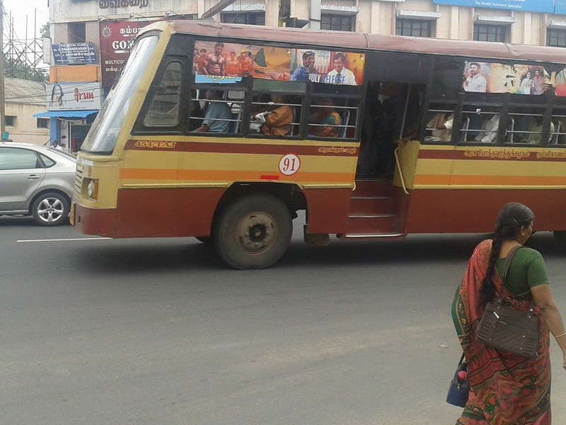 intampinat cu flori si in sunet de tobe antrenorul alin larion a primit in india binecuvantarea unui intampinat cu flori si in sunet de tobe antrenorul alin larion a primit in india binecuvantarea unui