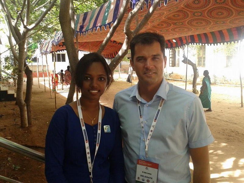 intampinat cu flori si in sunet de tobe antrenorul alin larion a primit in india binecuvantarea unui intampinat cu flori si in sunet de tobe antrenorul alin larion a primit in india binecuvantarea unui