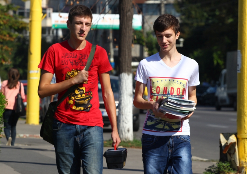 parada modei in liceele din constanta inceputul anului scolar este un adevarat eveniment monden fotoreportaj parada modei in liceele din constanta inceputul anului scolar este un adevarat eveniment monden fotoreportaj