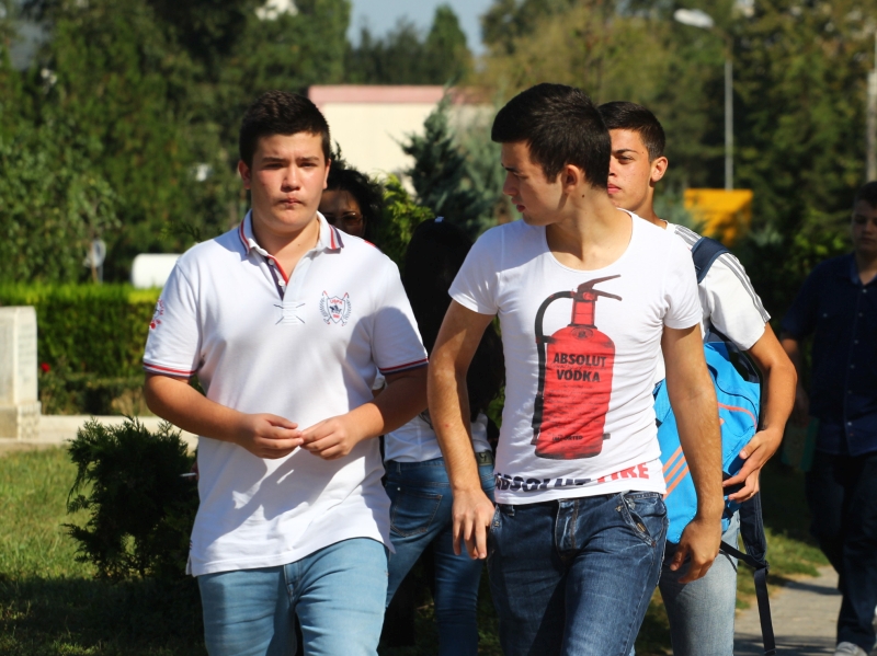 parada modei in liceele din constanta inceputul anului scolar este un adevarat eveniment monden fotoreportaj parada modei in liceele din constanta inceputul anului scolar este un adevarat eveniment monden fotoreportaj