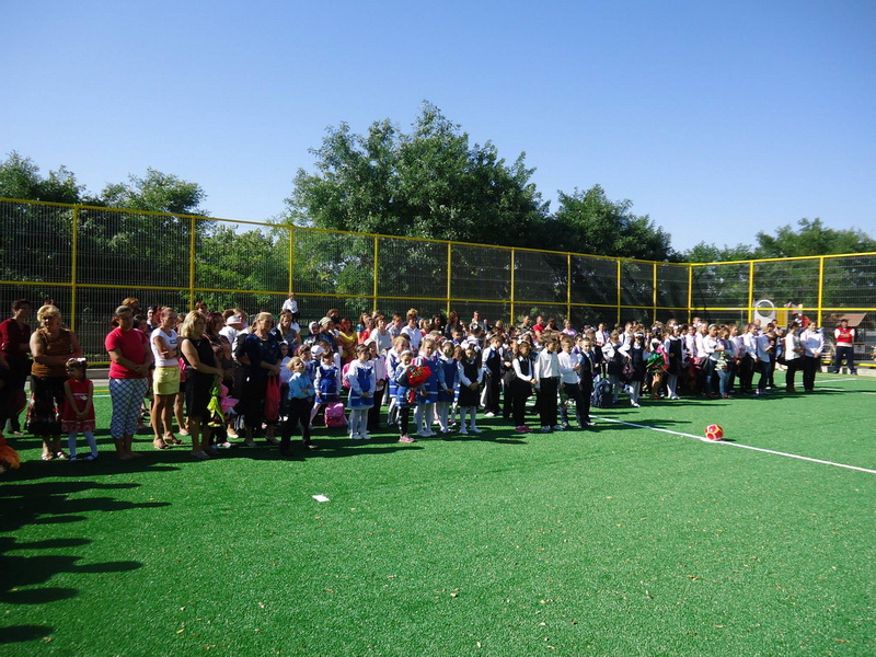 inceput de an scolar cu noutati pentru elevi la gradina a fost inaugurat cel mai nou teren de sport cu inceput de an scolar cu noutati pentru elevi la gradina a fost inaugurat cel mai nou teren de sport cu