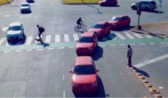 Funny video Intersecţia plină de maşini şi fără accidente